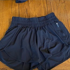 Lululemon 4” Tracker Short Size 4